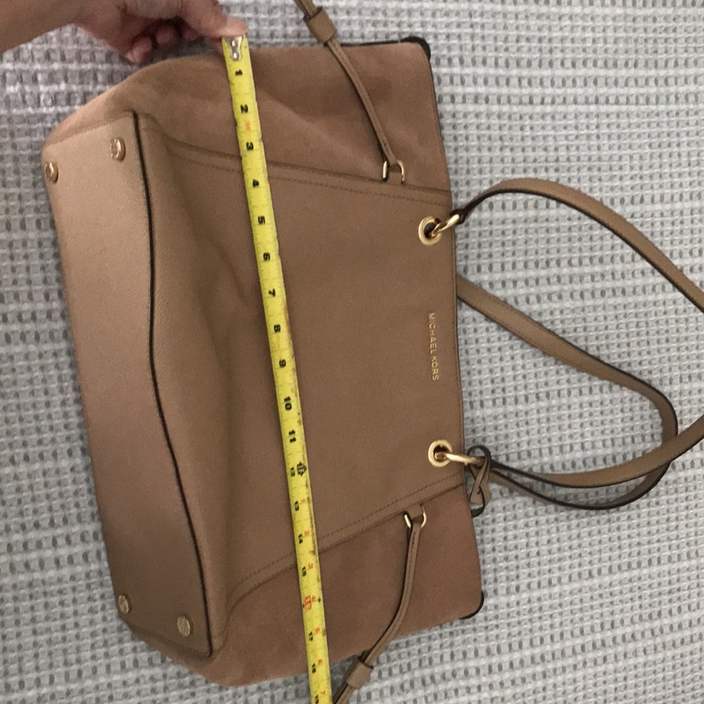 (SOLD).   Michael MICHAEL KORS Handbag - Picture 12 of 15